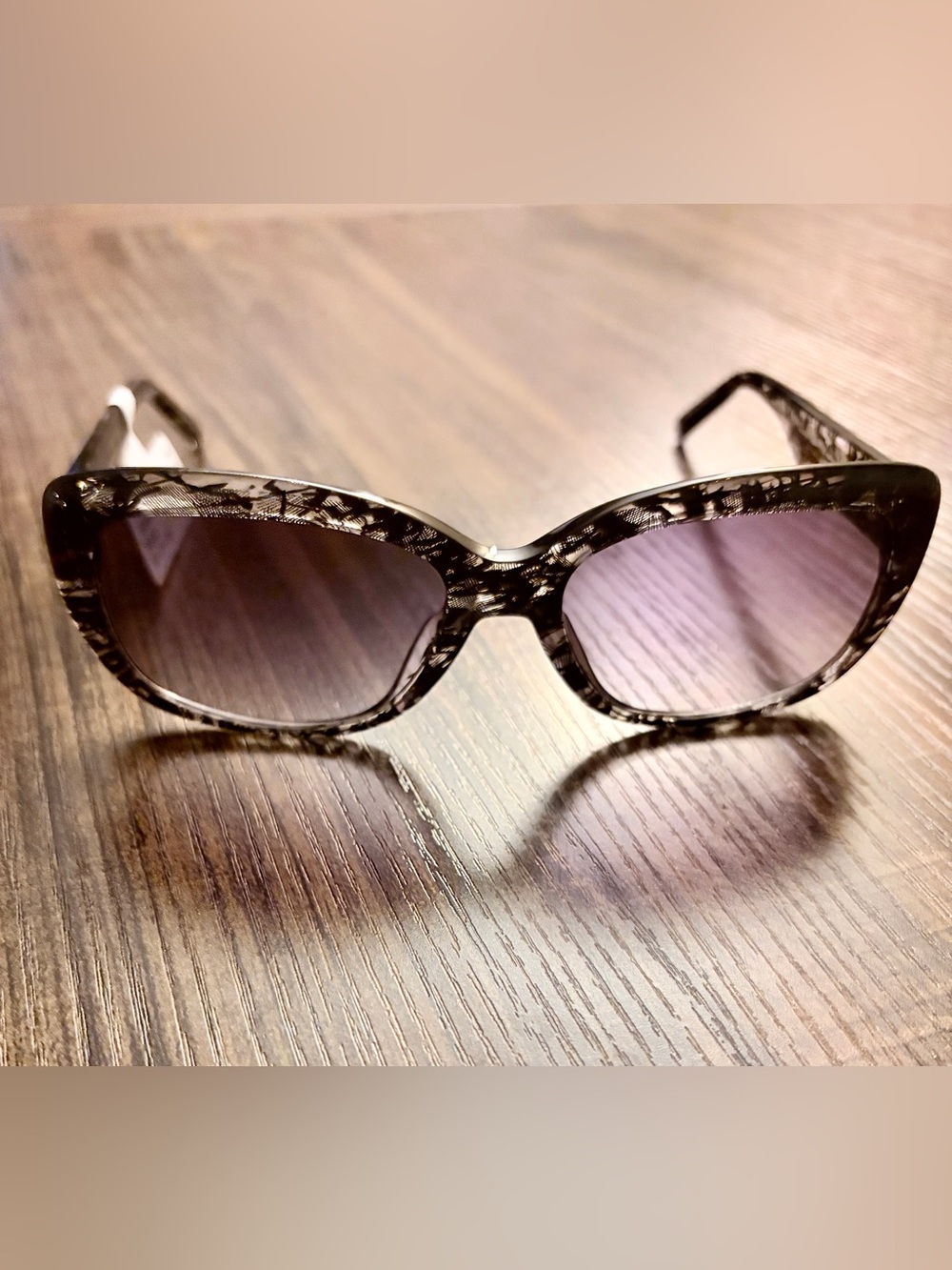 NWT Moda Black Lace Patterned Sunglasses